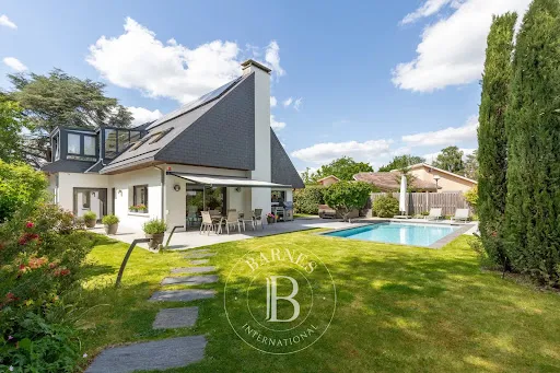 Maison 9 pièces 236 m²