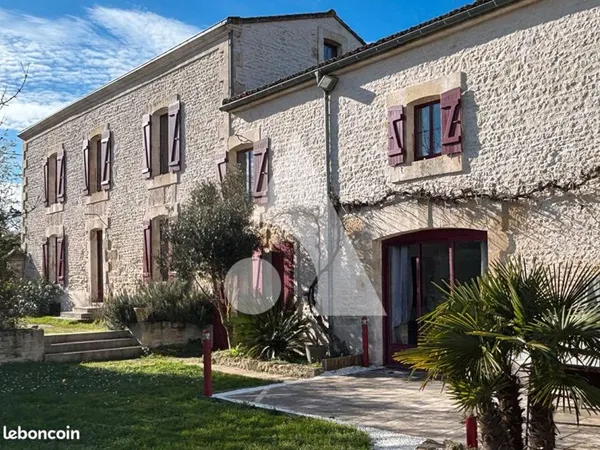 Maison 9 pièces 240 m²