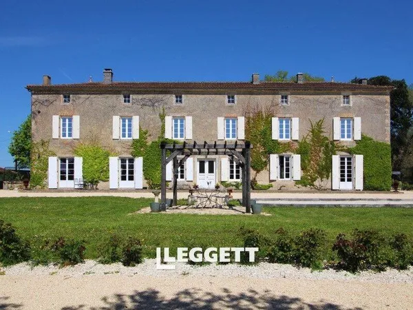 Maison 12 pièces 400 m²