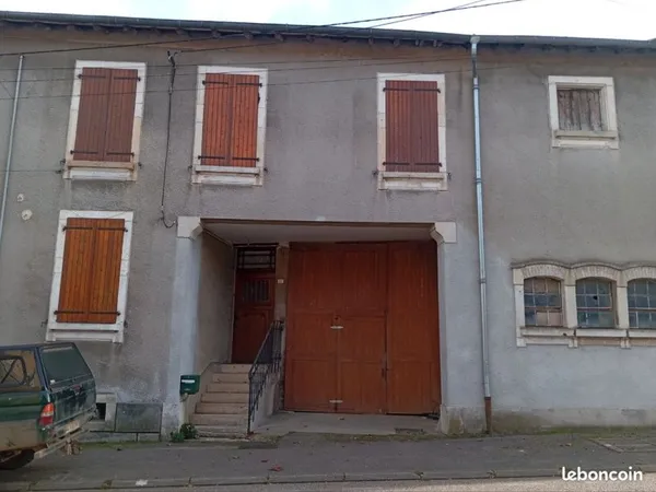 Maison individuelle 126 m2 habitable et une surface totale de 505 m2