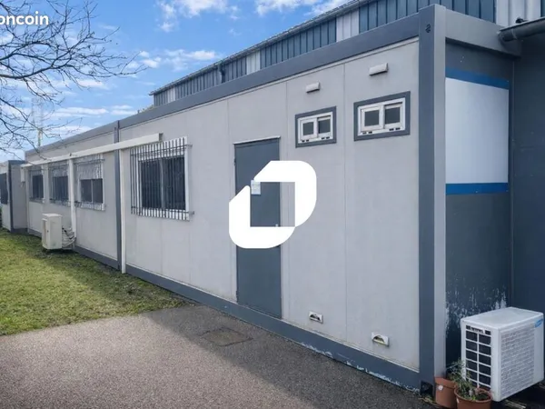 Local d'activité 157 m²