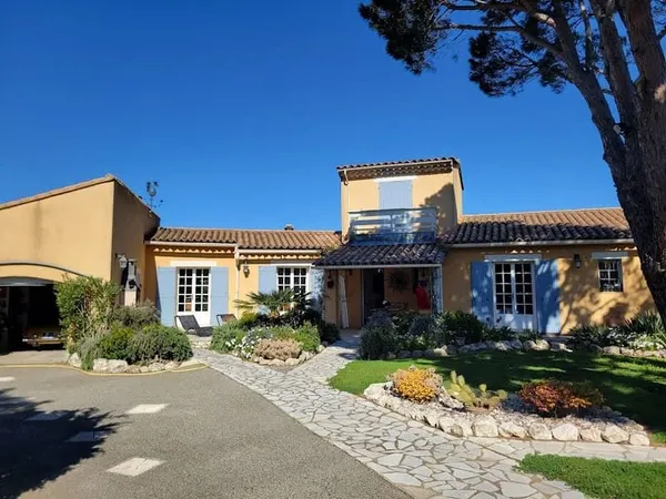 Villa 8 pièces 180 m²