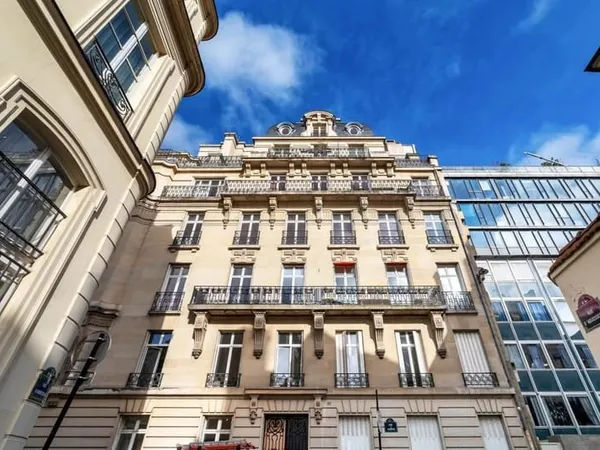 À VENDRE - 2 PIÈCES EN REZ-DE-CHAUSSÉE - PARIS 8ème
