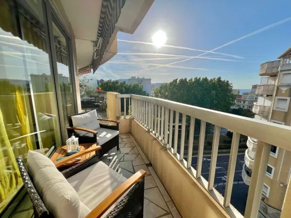 3 PIÈCES, GRAND BALCON – LOCATION SAISONNIÈRE AUTORISÉE