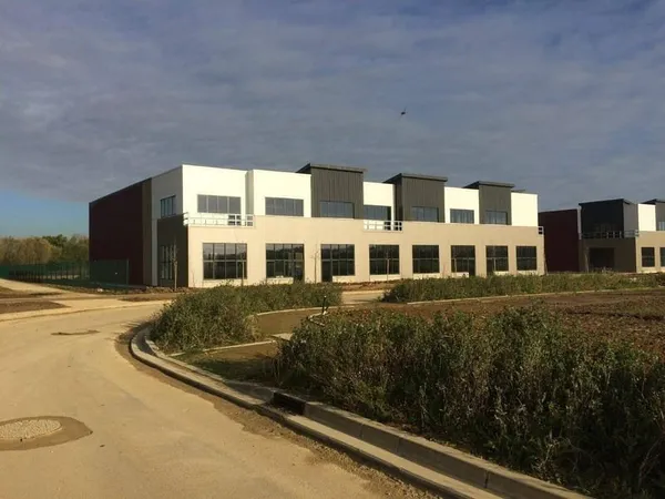 Local d'activité 1271 m²