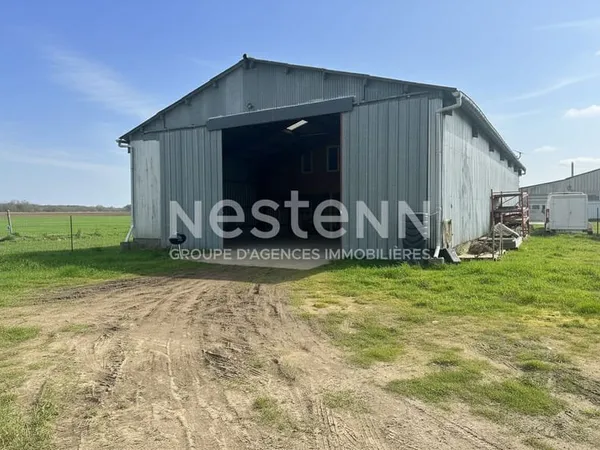 Immeuble commercial 1 pièce 300 m²