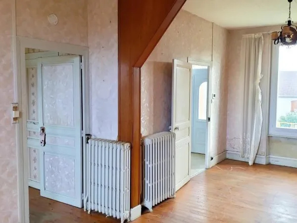 AUX PORTES DE MONTLUCON, MAISON A RENOVER