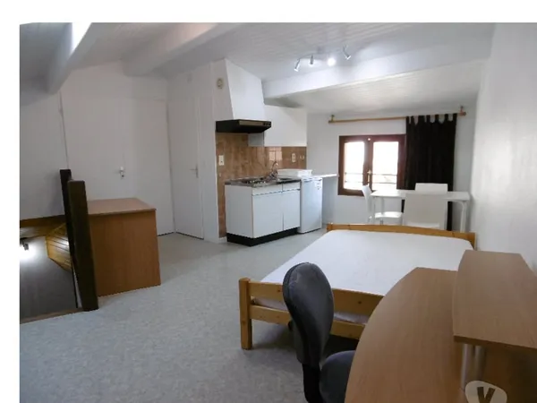 BEAU STUDIO MEUBLE 30 M2 avec parking privé