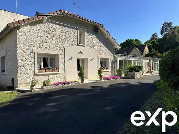 RARE SUR LE SECTEUR - Maison Ancienne Rénovée avec Studio In