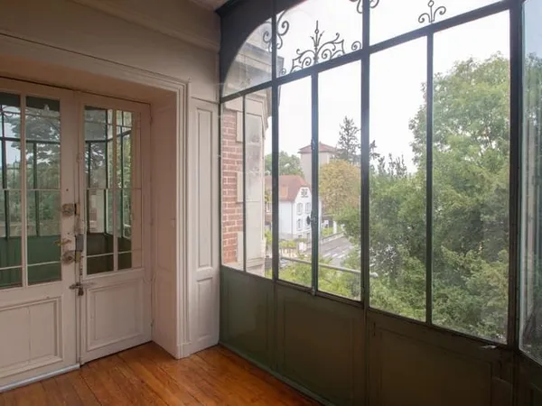 Bureau 105 m²