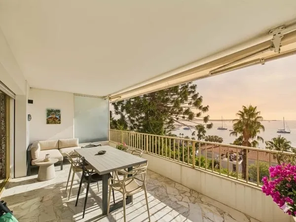 GOLF JUAN LIMITE CANNES 4 PIECES VUE MER PANORAMIQUE