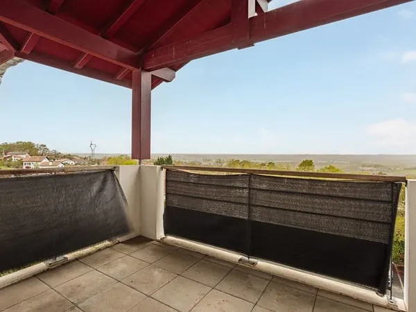 MOUGUERRE - T2 en dernier étage avec terrasse, parking et cave