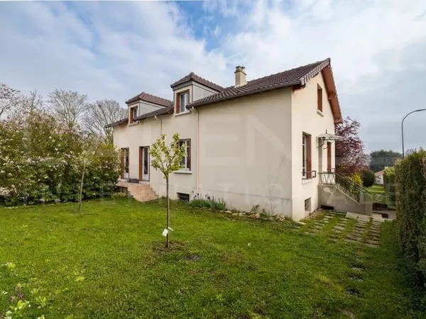 Saint Germain En Laye Maison Familiale 4 Chambres Avec Jardin Et Sous-Sol