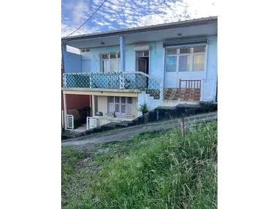 LE LORRAIN IMMEUBLE DE DEUX APPARTEMENTS A VENDRE