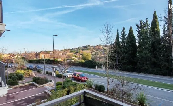 Appartement T3 65m² récent + balcon + double parking - Le Rouret