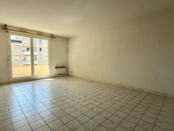 Aubagne centre ville, Appartement type 3 avec exterieur