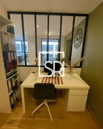 Local professionnel 54 m²