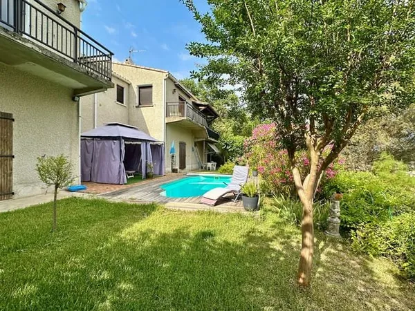 Maison 6 pièces 230 m²