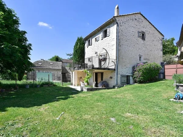 Maison de charme 6 pièces de 141 m² à Saint-Restitut