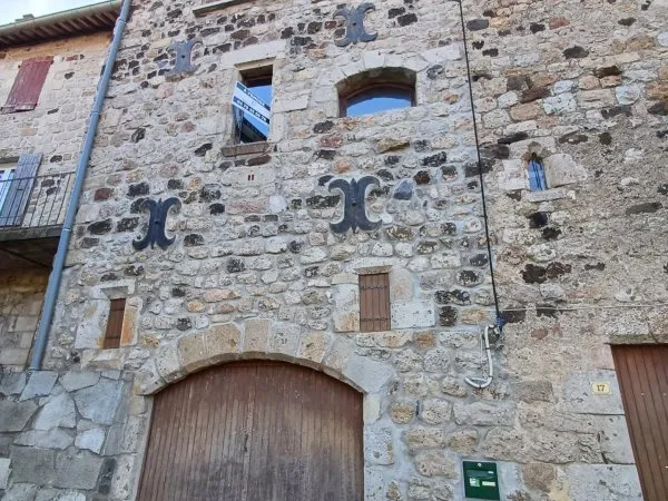 THUEYTS - MAISON 6 PIECES 101M2 - 2 APPARTEMENTS