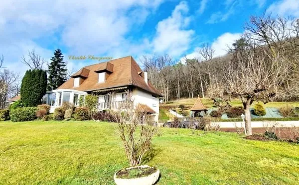 24120 Terrasson Lavilledieu : Grande Périgourdine avec parc de 2844m²