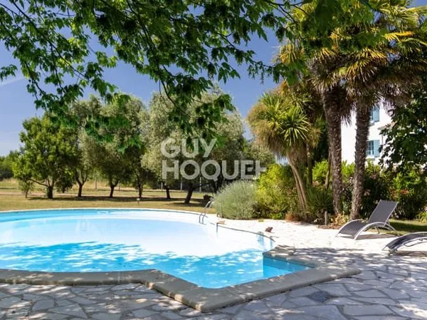 Propriété de charme avec espace bien-être et piscine ? Proche Royan
