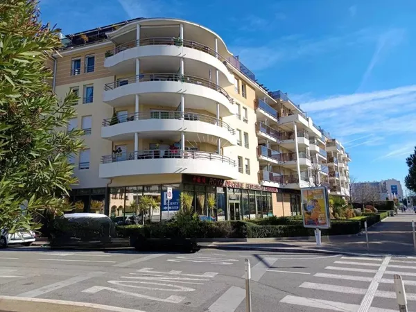 A VENDRE - T3 - TRAVERSANT - CENTRE Cannes la Bocca