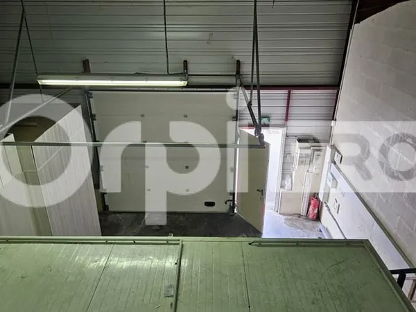 Local d'activité 142 m²