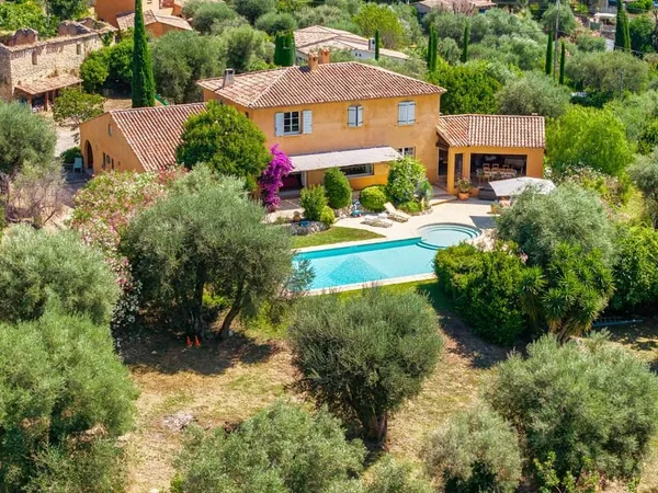 Villa avec Piscine et Jardin aux sein d'une magnifique olive