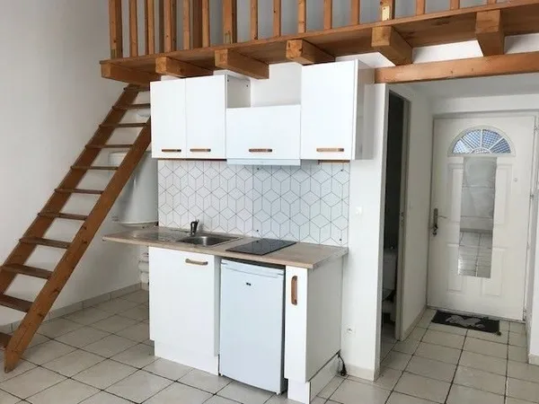 Appartement Location Nîmes 1p 24m² 424€