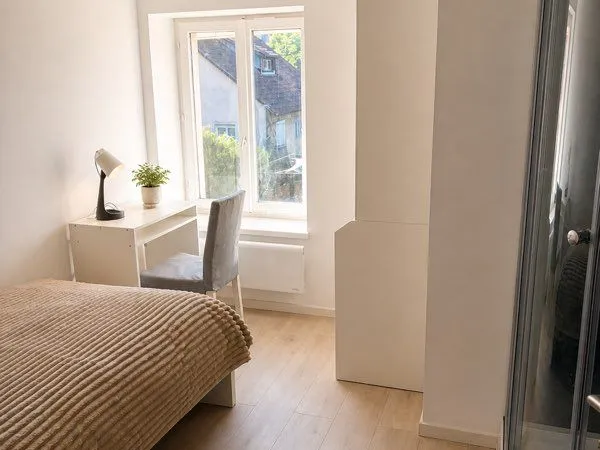 Chambre à louer - 2 minutes à pied de la Suisse