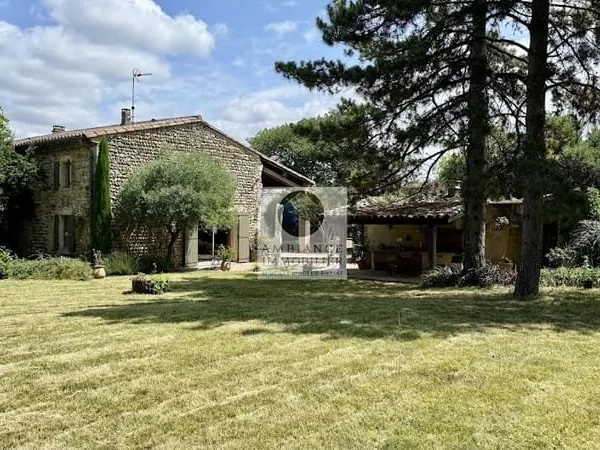 Maison 10 pièces 214 m²