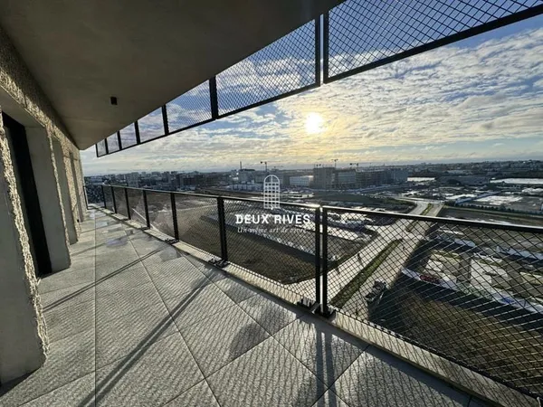 Appartement T4 de standing ile de nantes avec deux 2 garages