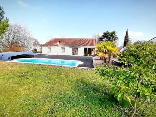 Maison d'habitation avec garage