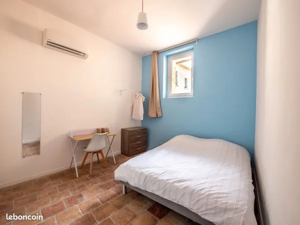 Chambre avec salle de bain privative