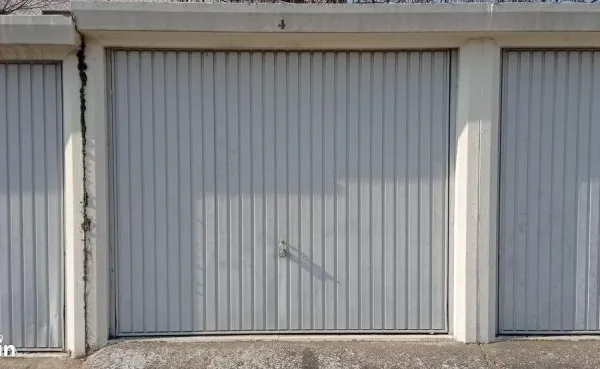Garage/box 13 m² Roussillon