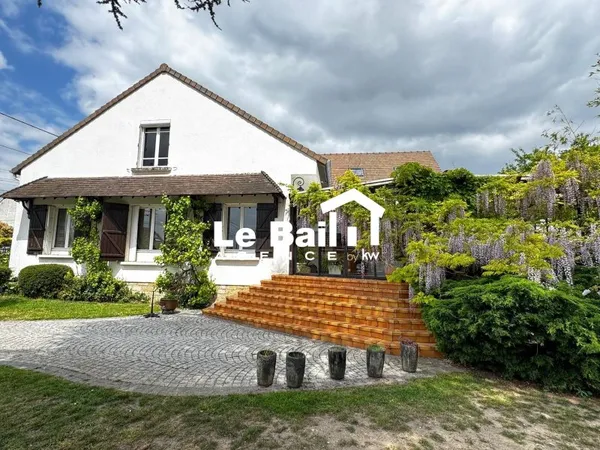 A VENDRE - Maison familiale à Osny - A deux pas du château de