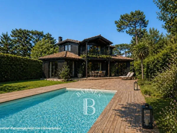 VILLA À RÉNOVER AVEC PISCINE DANS LE QUARTIER DU PHARE AU CAP FE