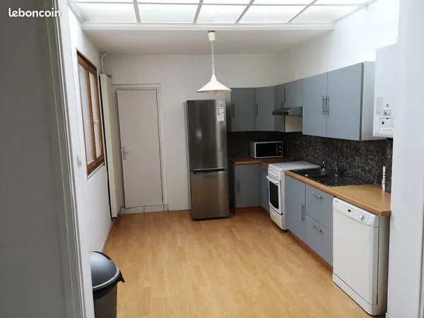 Colocation - 1 chambre meublée disponible dans une maison rénovée à Hellemmes