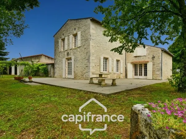 Dpt Charente Maritime (17), à vendre entre SAINT JEAN D'ANGELY et SAINTES maison de caractère P8 sur