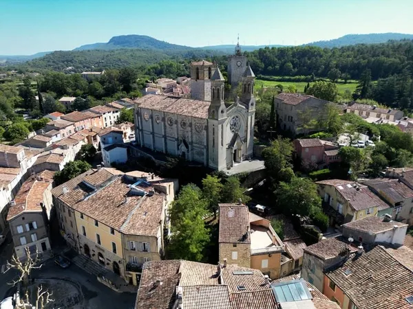 Magnifique maison de village / chambres d'hôte / Restaurant Rians (83)