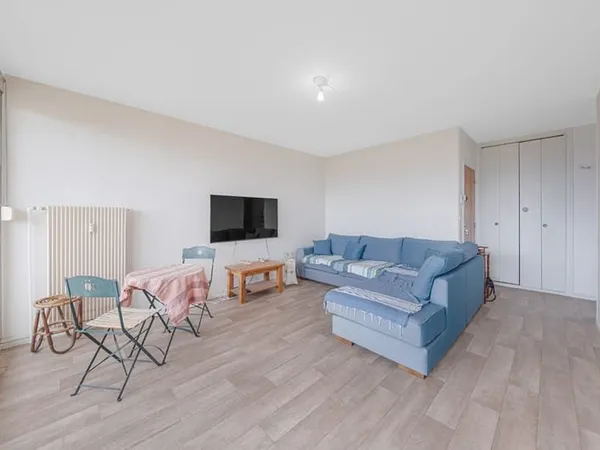 Appartement T3 de 66 m2 en dernier étage, proche centre-ville avec balcon, garage , cave et ascenseu
