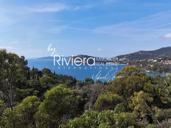 Terrain avec vue mer au Rayol-Canadel !