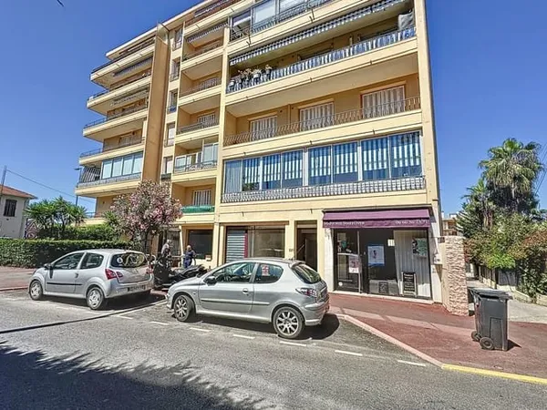 Local commercial 1 pièce 34 m²