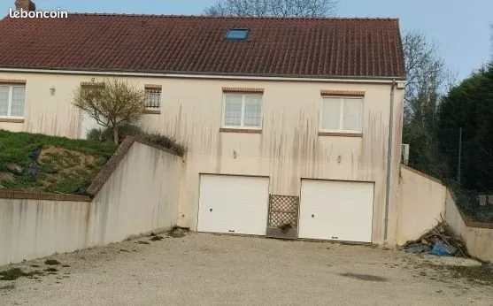 Maison individuelle de 160 m² construite en 2006, située à Monchy-le-Preux