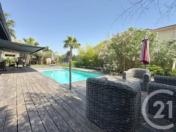 Maison 6 pièces 225 m²