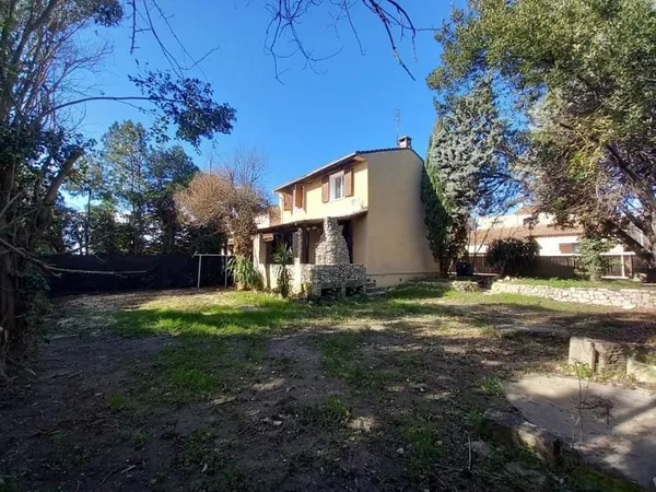 RAVISSANTE MAISON DE 90M2 A NIMES PROCHE DE TOUTES LES COMMODITES