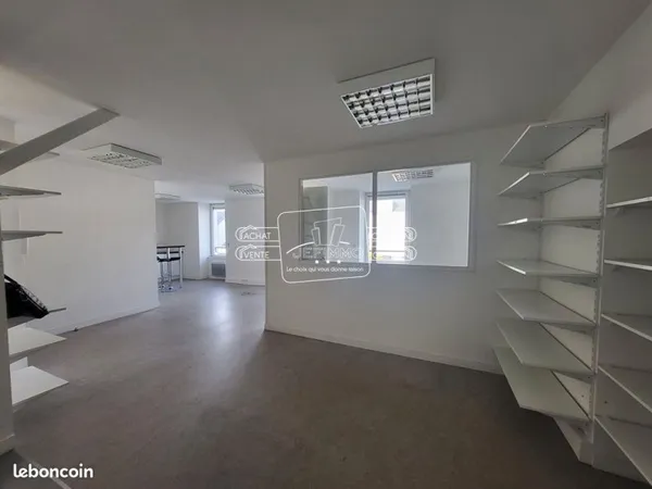 Bureaux 94 m² CARQUEFOU
