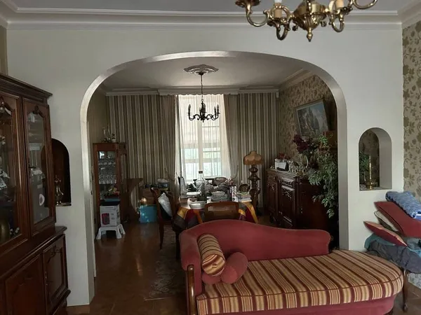 Maison 8 pièces 185 m²
