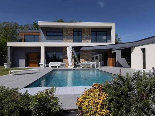 Maison 9 pièces 280 m²